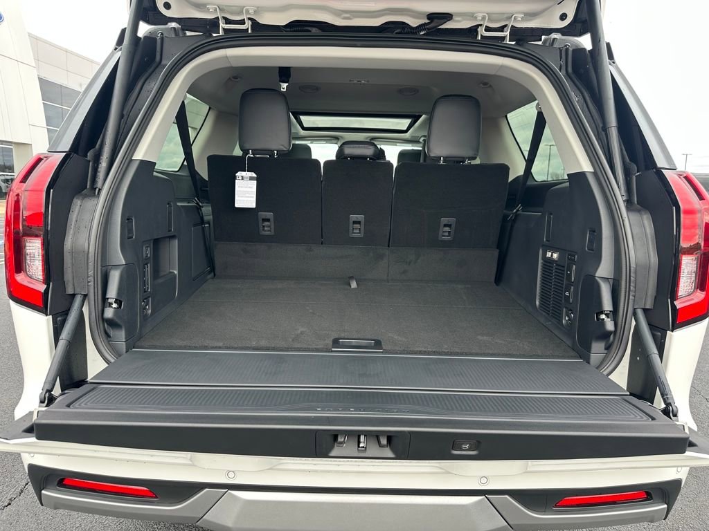 New 2025 Ford Expedition Max Platinum w/ Driver's Package image 21