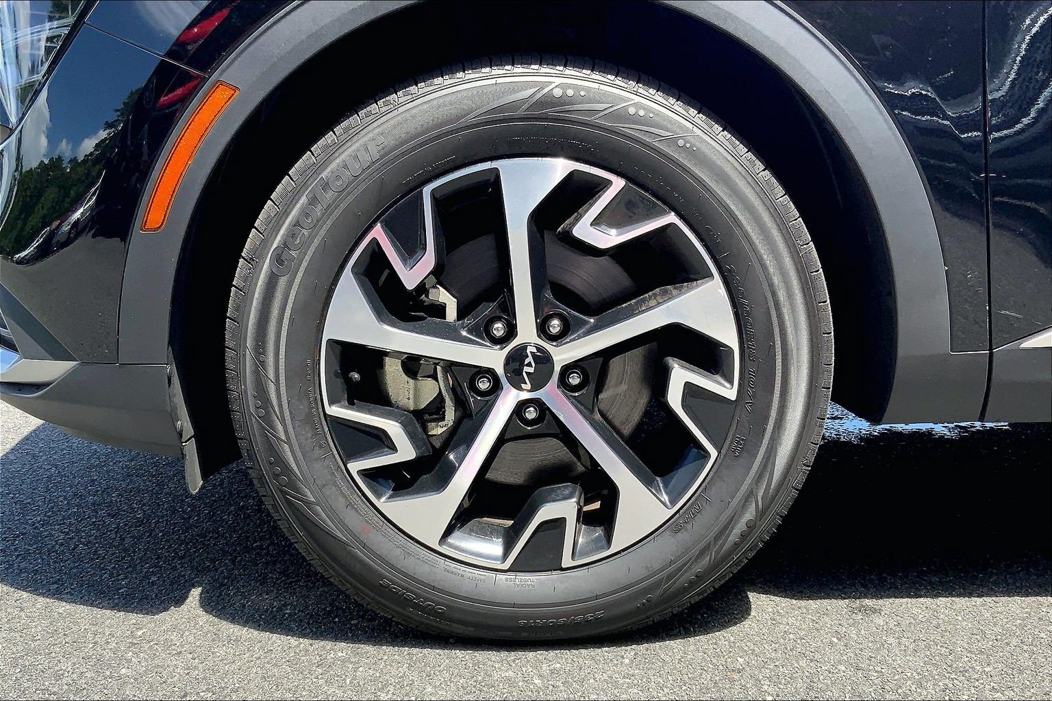 Used 2025 Kia Sportage EX FWD image 10