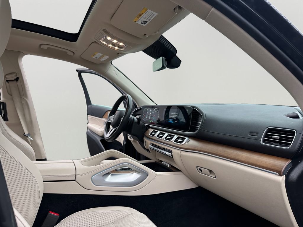 Used 2023 Mercedes-Benz GLS 450 4MATIC image 11