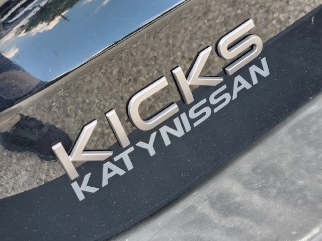 New 2025 Nissan Kicks SR w/ Illumination Package FWD image 9