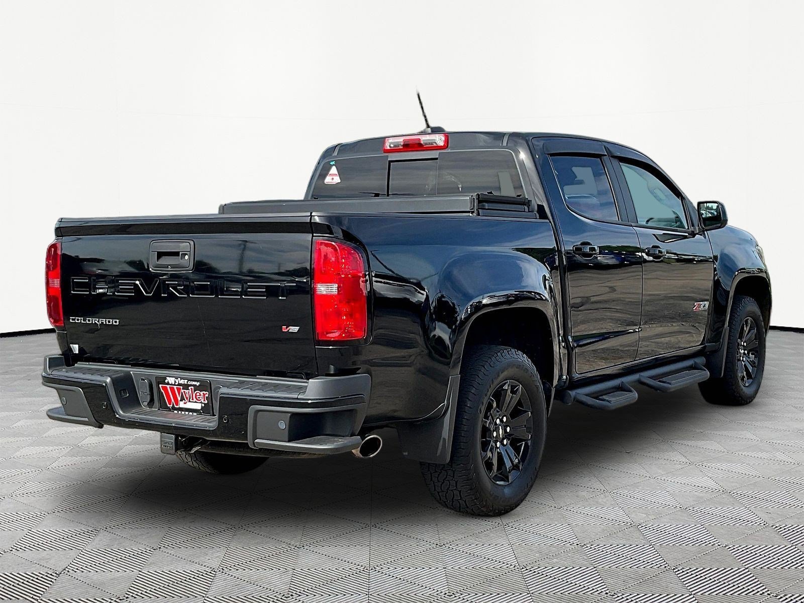 Used 2021 Chevrolet Colorado Z71 w/ Z71 Midnight Edition AWD/4WD image 6