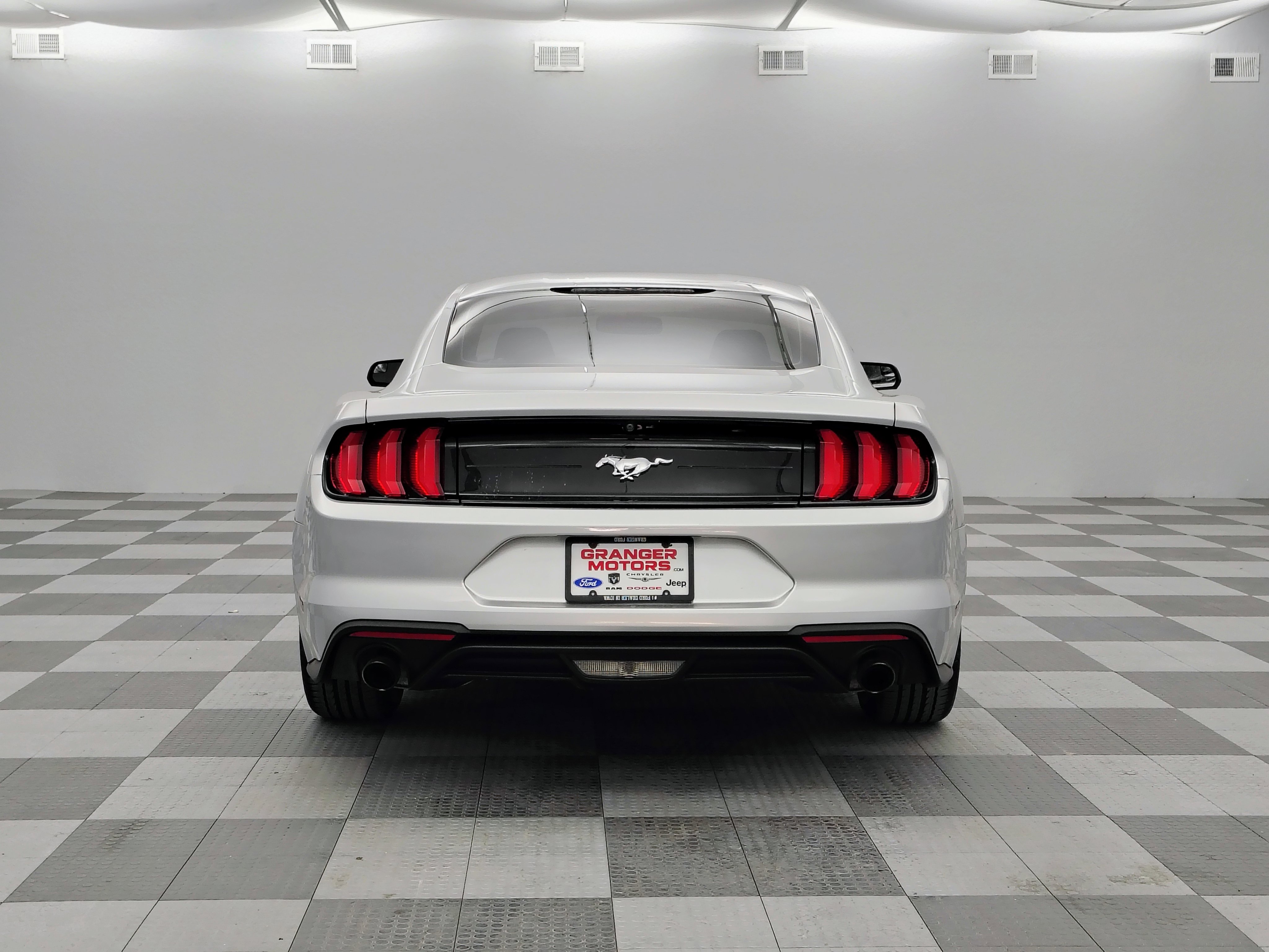 Used 2018 Ford Mustang Coupe image 8