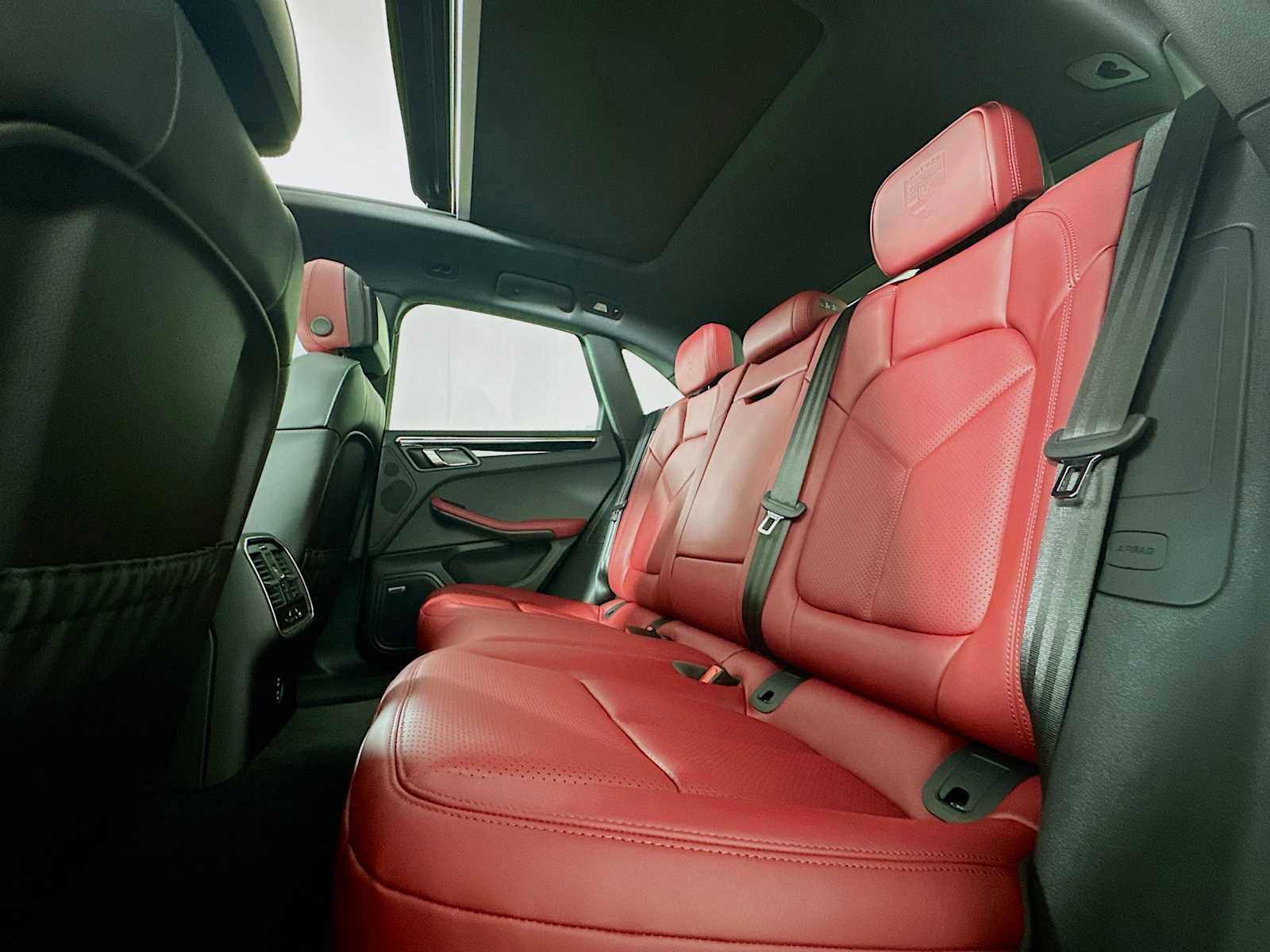 New 2026 Porsche Macan image 23