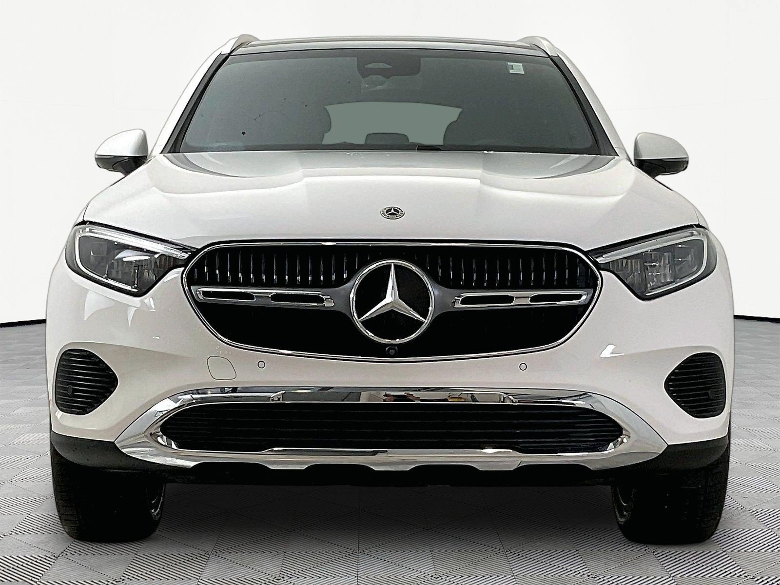 Used 2026 Mercedes-Benz GLC 300 4MATIC image 2