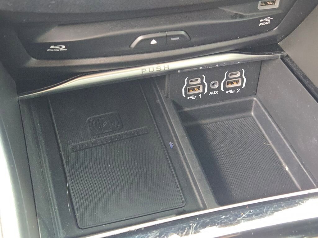 Used 2021 Chrysler Pacifica Limited w/ Uconnect Theater Family Group image 33