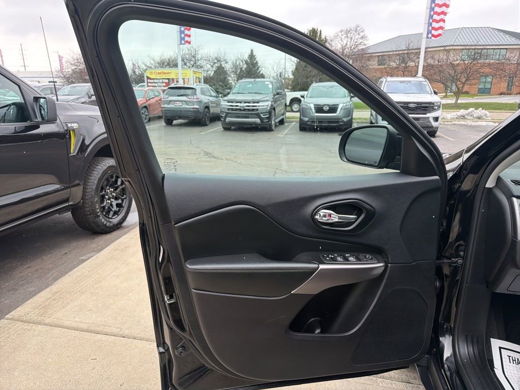 Used 2022 Jeep Cherokee Latitude Lux image 11