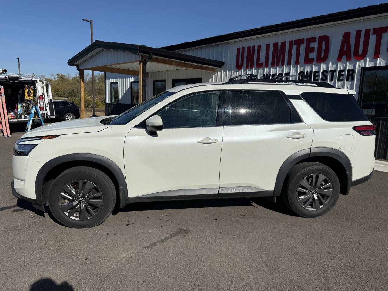 Used 2022 Nissan Pathfinder SV image 14