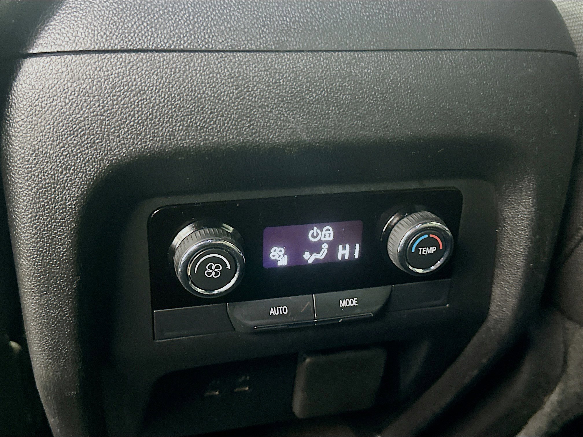 Used 2024 Chevrolet Traverse LT w/ Midnight/Sport Edition image 32