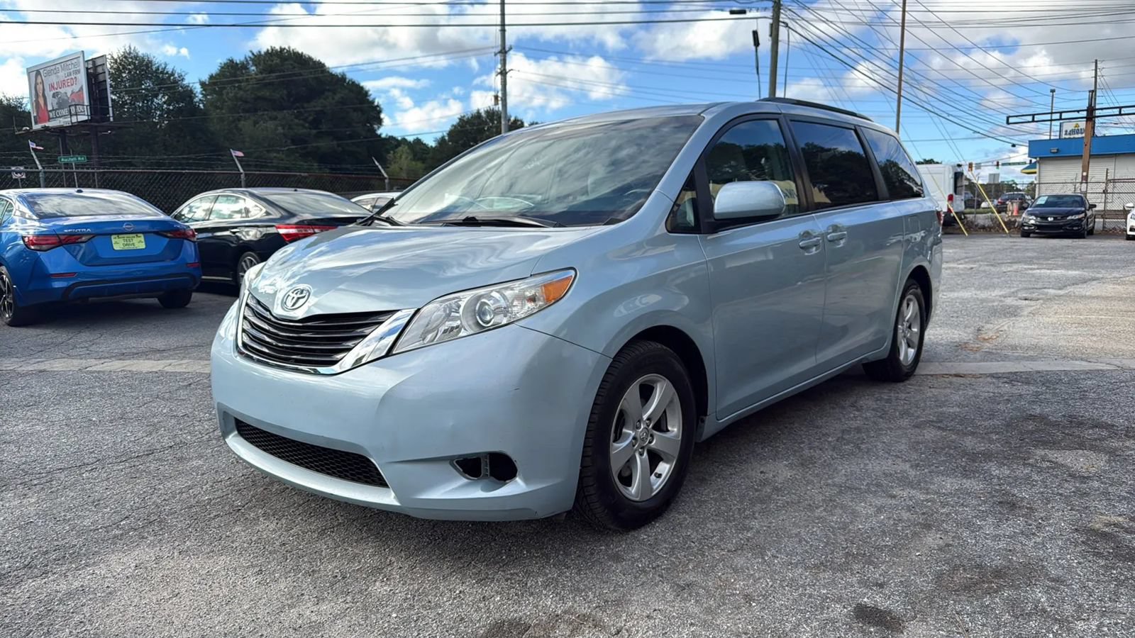 Used 2015 Toyota Sienna LE FWD image 3