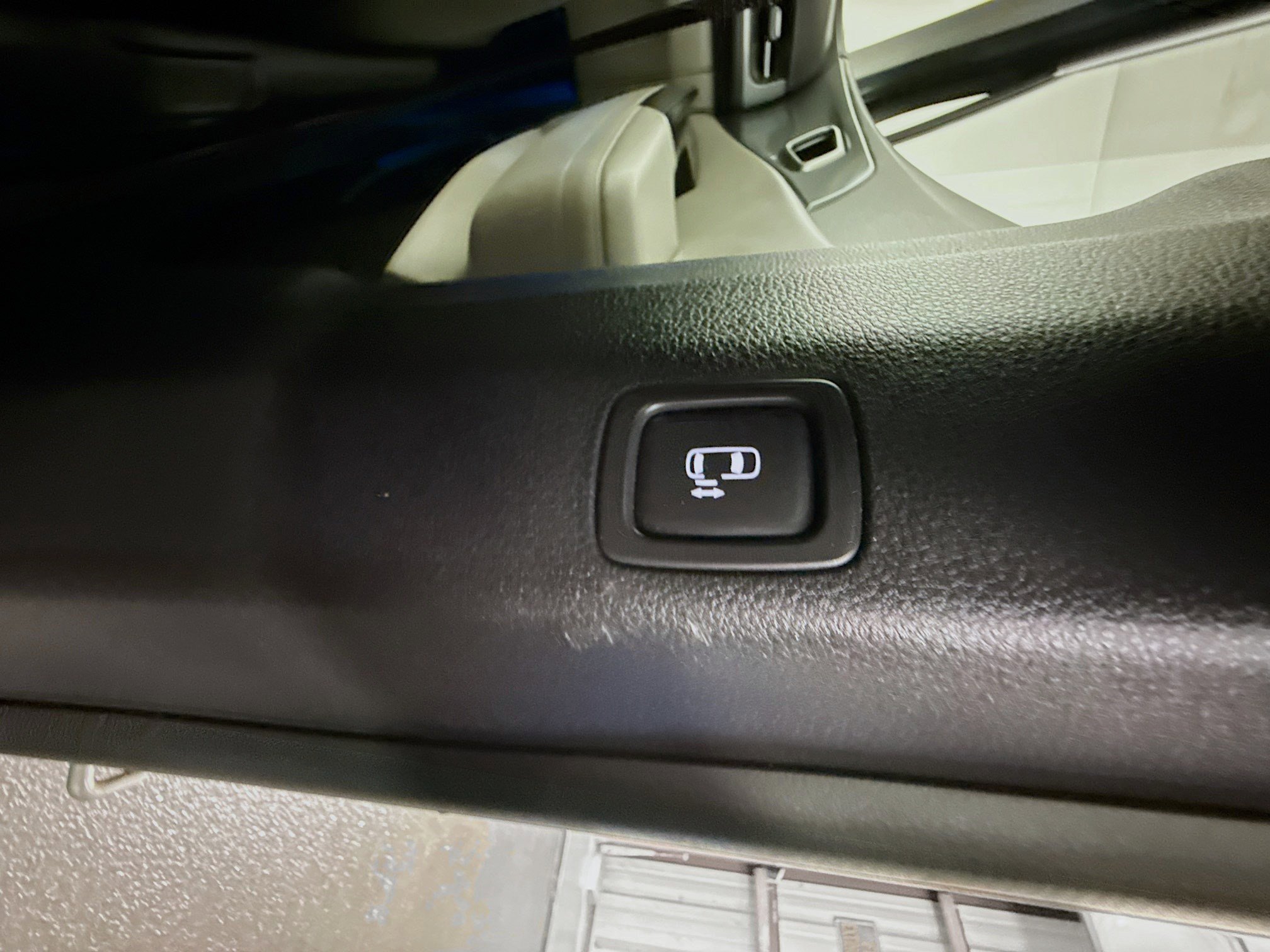 Used 2023 Kia Carnival LX FWD image 40