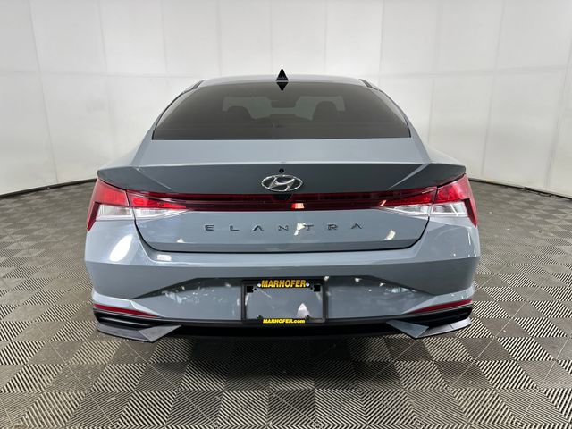 Used 2022 Hyundai Elantra SEL w/ Preferred Accessory Package FWD image 4