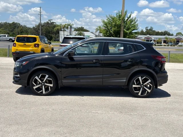 Used 2022 Nissan Rogue Sport SL FWD image 2