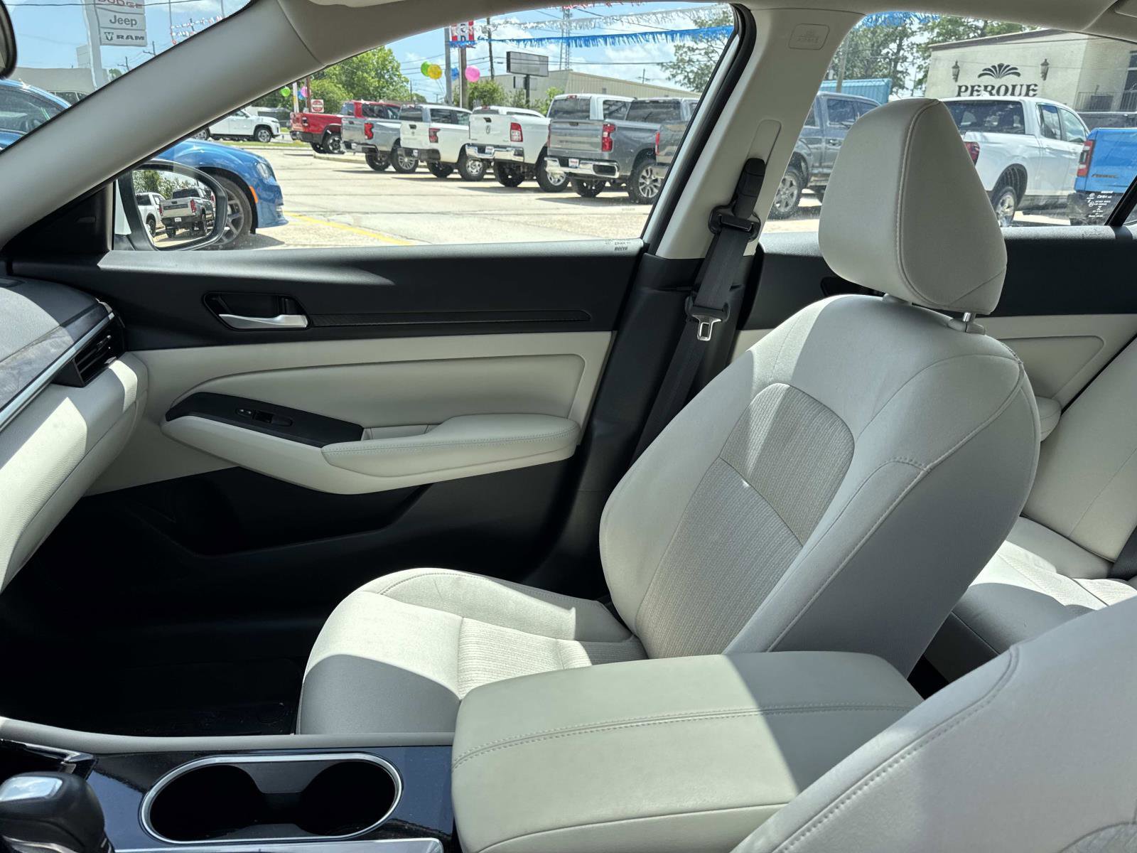 Used 2024 Nissan Altima 2.5 SV w/ SV Premium Package image 15