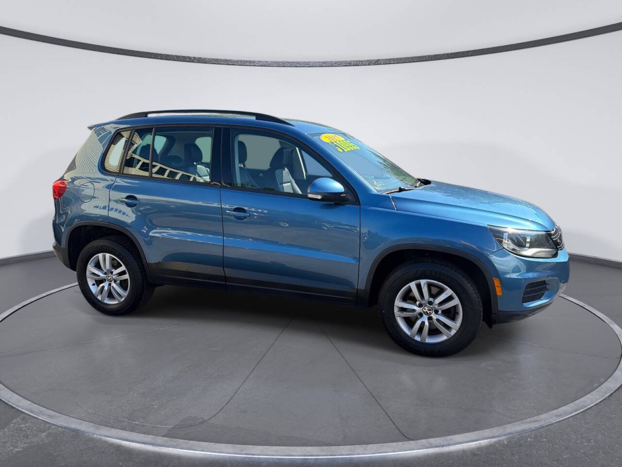 Used 2017 Volkswagen Tiguan S AWD/4WD image 6