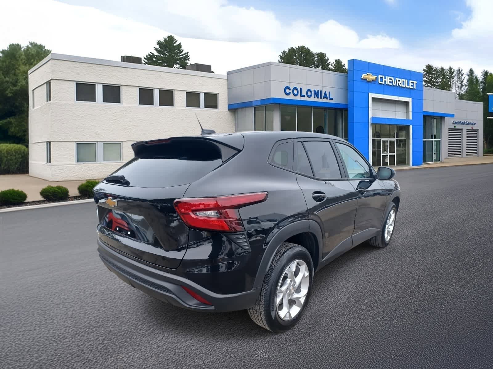 Used 2024 Chevrolet Trax LS w/ LS Convenience Package image 4