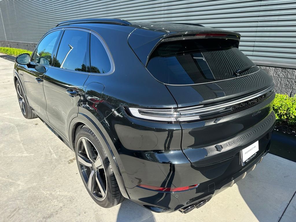 Used 2025 Porsche Cayenne Turbo image 3