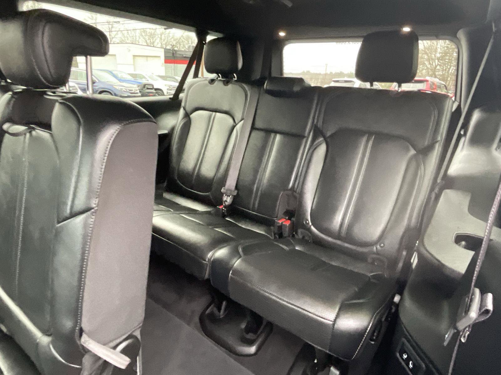 Used 2023 Jeep Wagoneer L Series II image 12