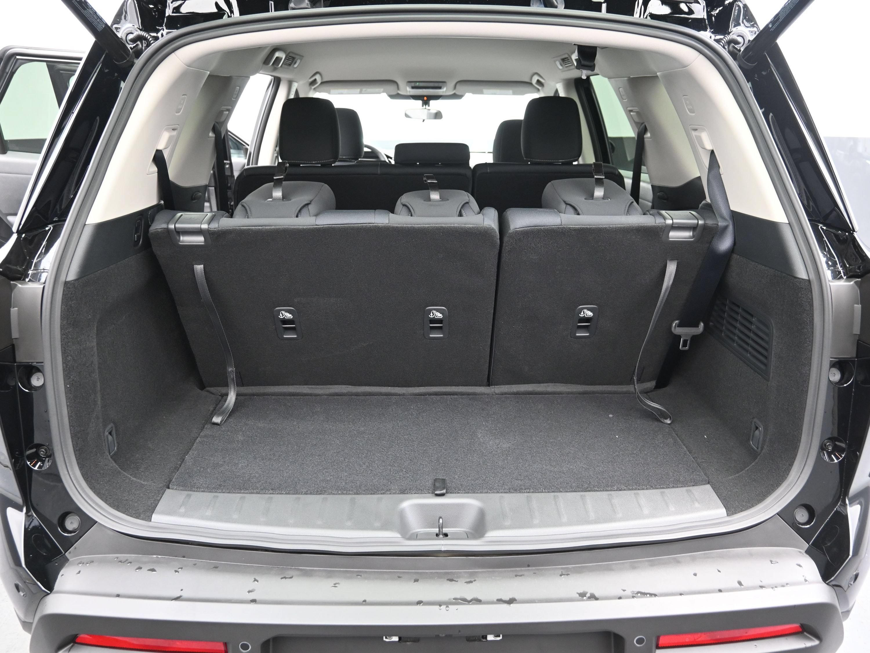 Used 2025 Nissan Pathfinder SV FWD image 17
