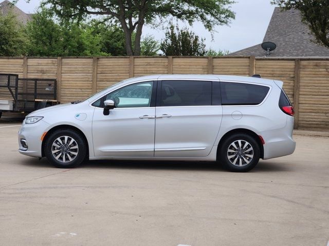 Used 2023 Chrysler Pacifica Limited image 13