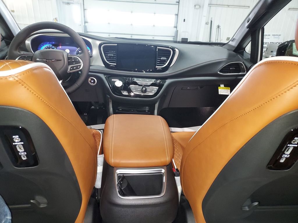 New 2026 Chrysler Pacifica Pinnacle w/ Trailer Tow Group image 10