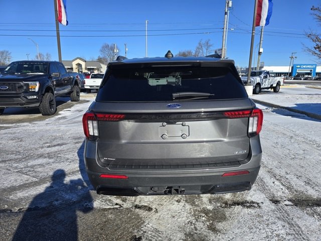 Used 2025 Ford Explorer ST-Line w/ ST-Line Street Pack image 4
