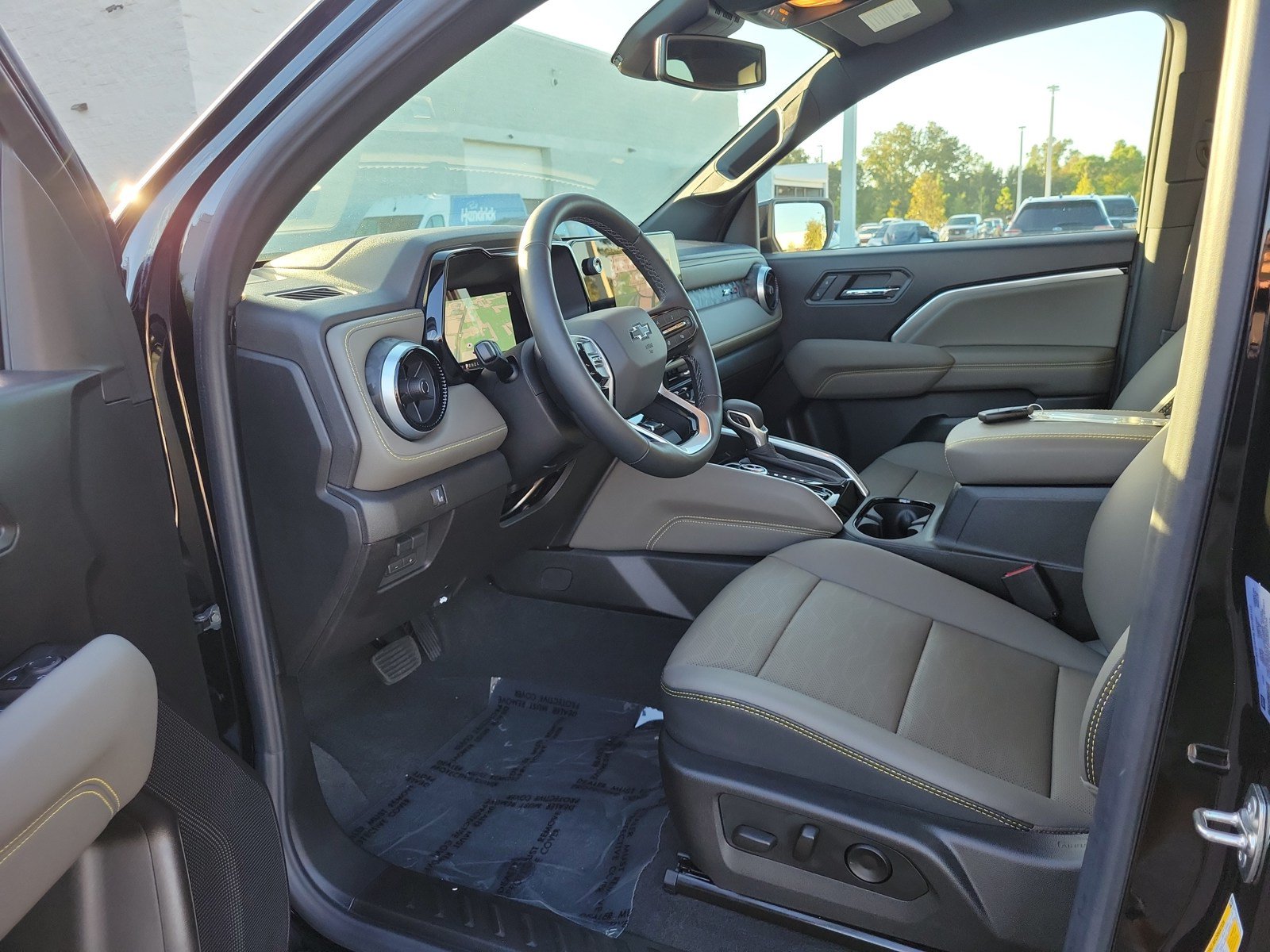 Used 2026 Chevrolet Colorado ZR2 w/ Technology Package AWD/4WD image 15