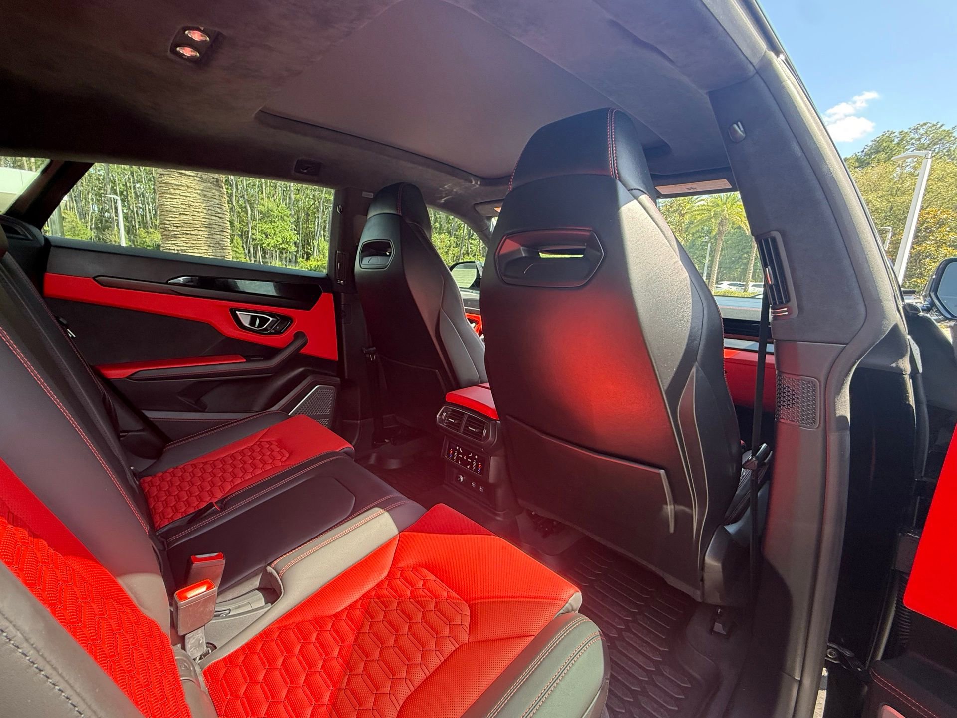 Used 2021 Lamborghini Urus AWD/4WD image 29