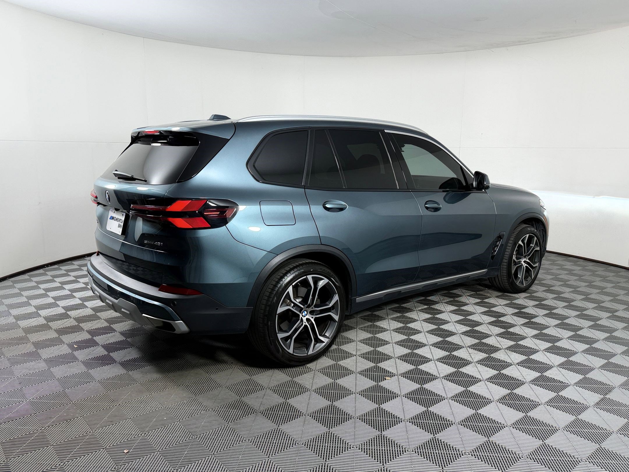 Used 2024 BMW X5 sDrive40i w/ Premium Package RWD image 9