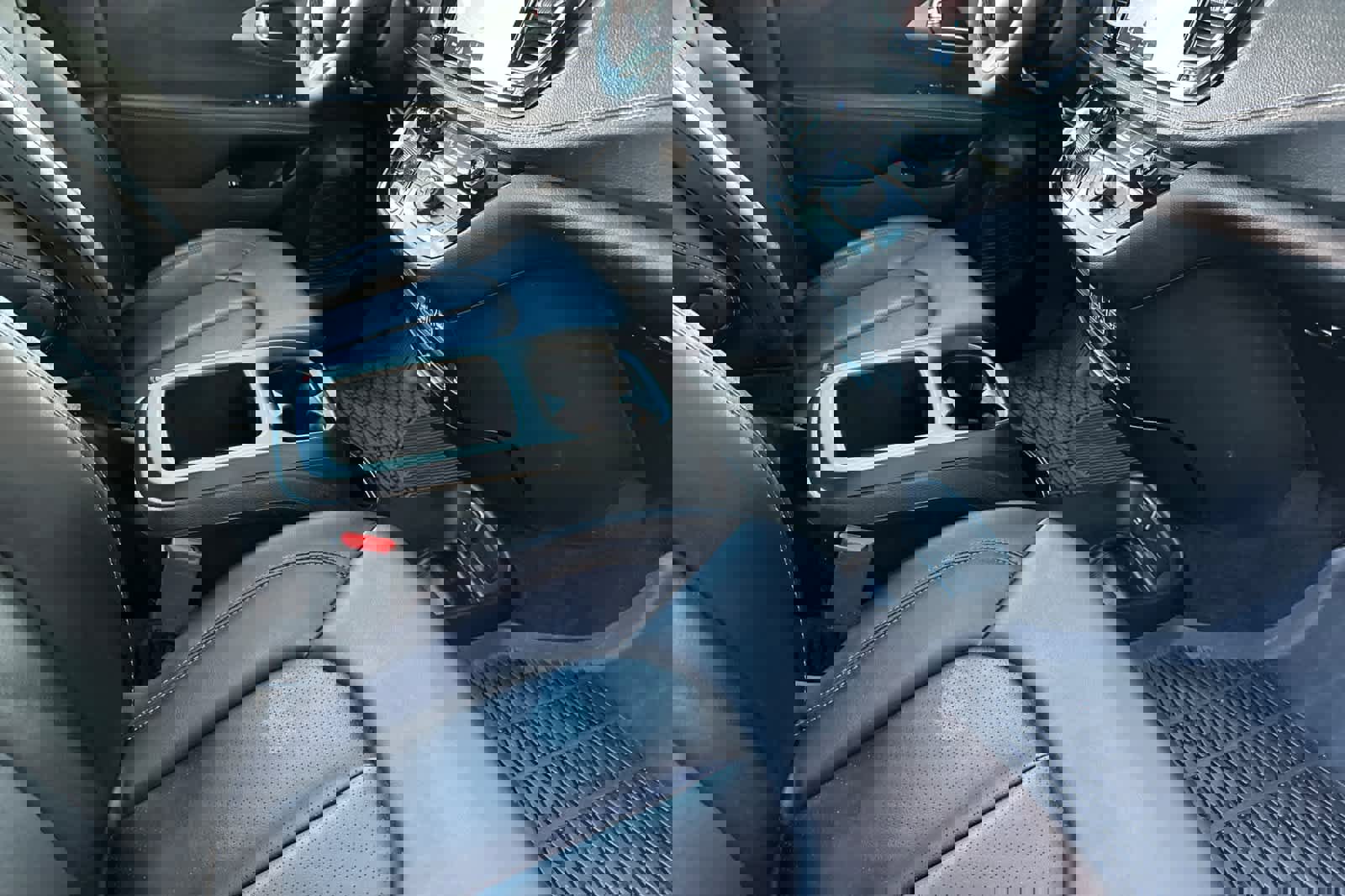 Used 2025 Chrysler Pacifica Select w/ Uconnect Theater Family Group image 18