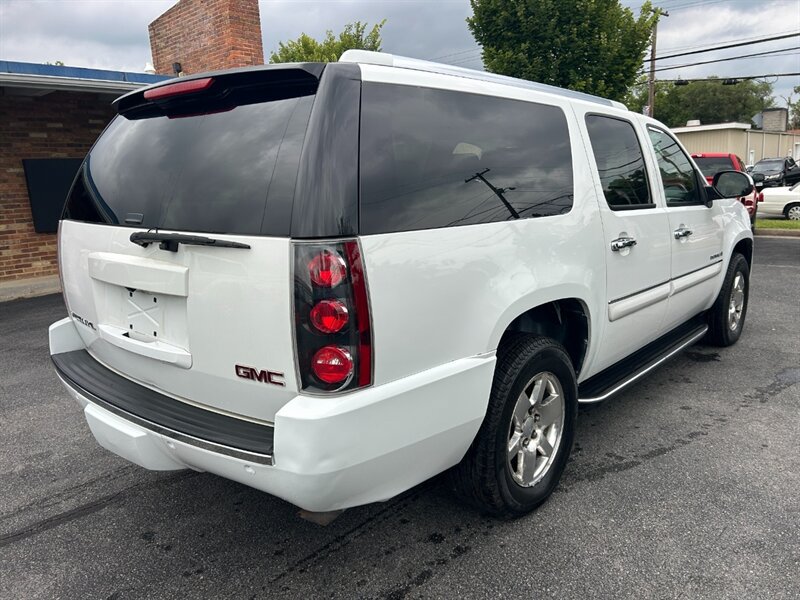 Used 2007 GMC Yukon XL Denali AWD/4WD image 3