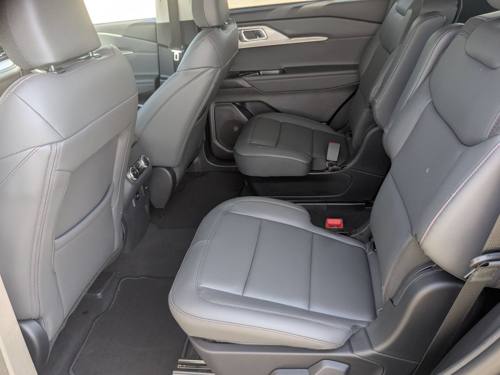 New 2026 Ford Explorer Active w/ Active Comfort Package RWD image 30