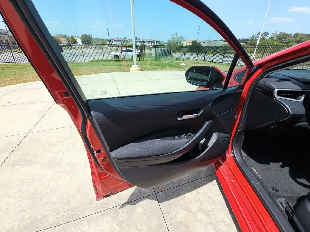 Used 2020 Toyota Corolla LE w/ LE Premium Package FWD image 11