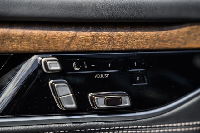 Used 2023 Jeep Grand Wagoneer 4WD w/ Flexible Seating Group image 46