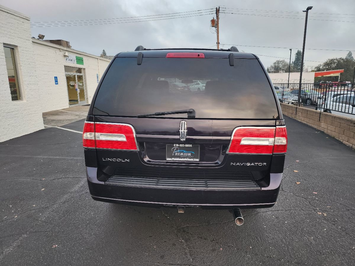 Used 2007 Lincoln Navigator Ultimate image 4