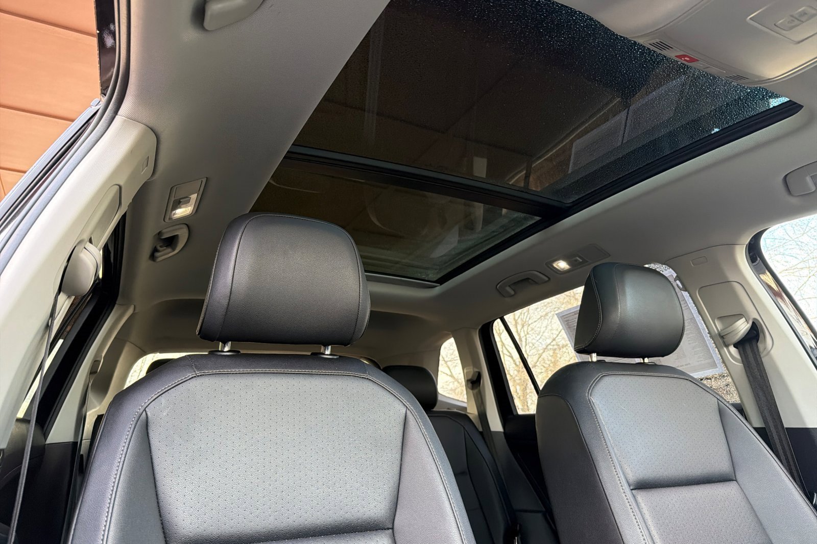 Used 2020 Volkswagen Tiguan SE w/ Panoramic Sunroof Package image 22