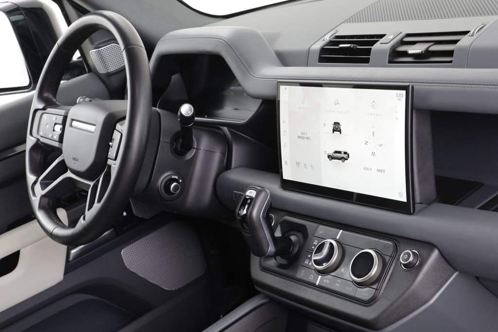 Used 2024 Land Rover Defender 130 X-Dynamic SE image 22