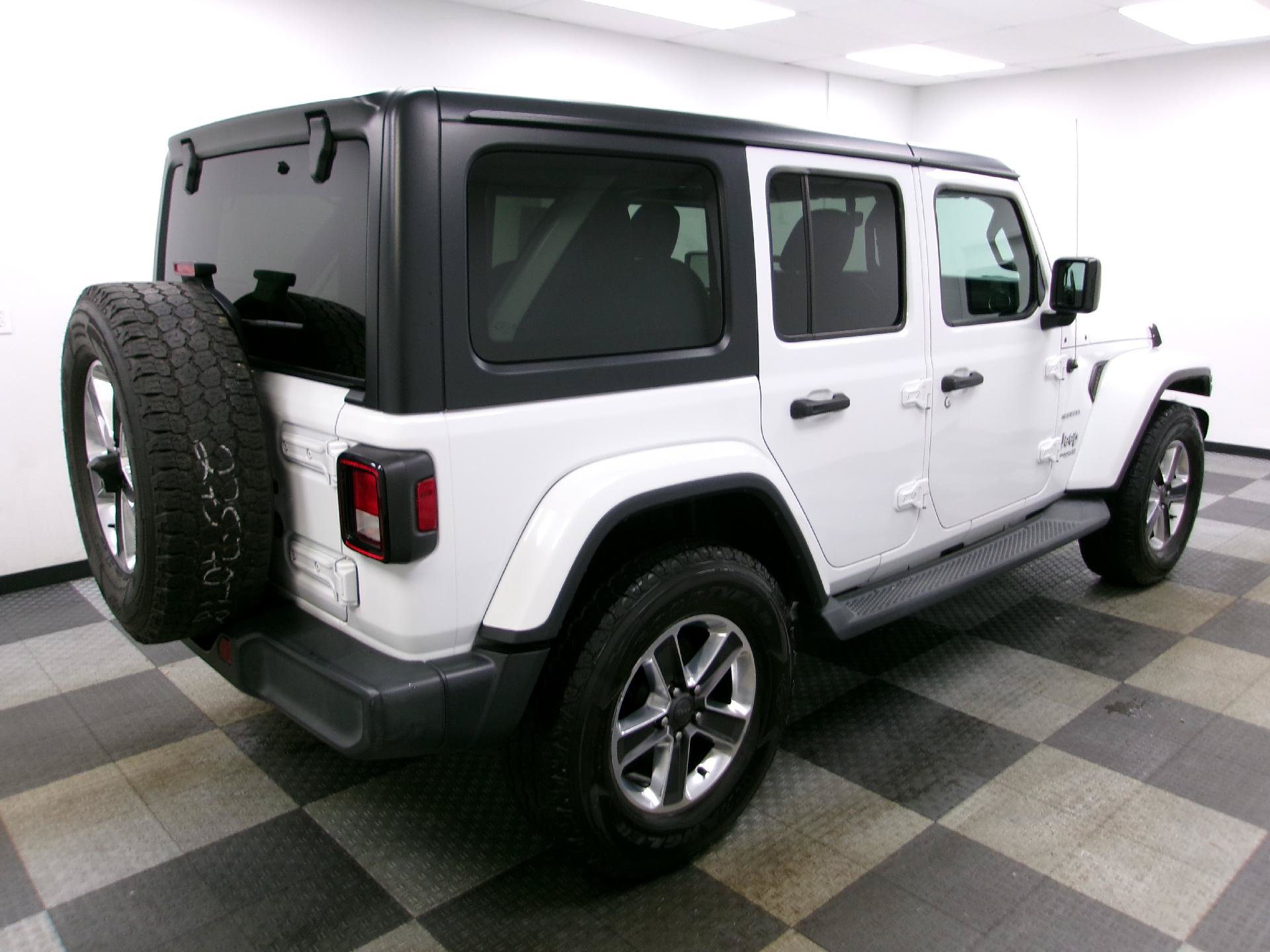 Used 2019 Jeep Wrangler Unlimited Sahara AWD/4WD image 12