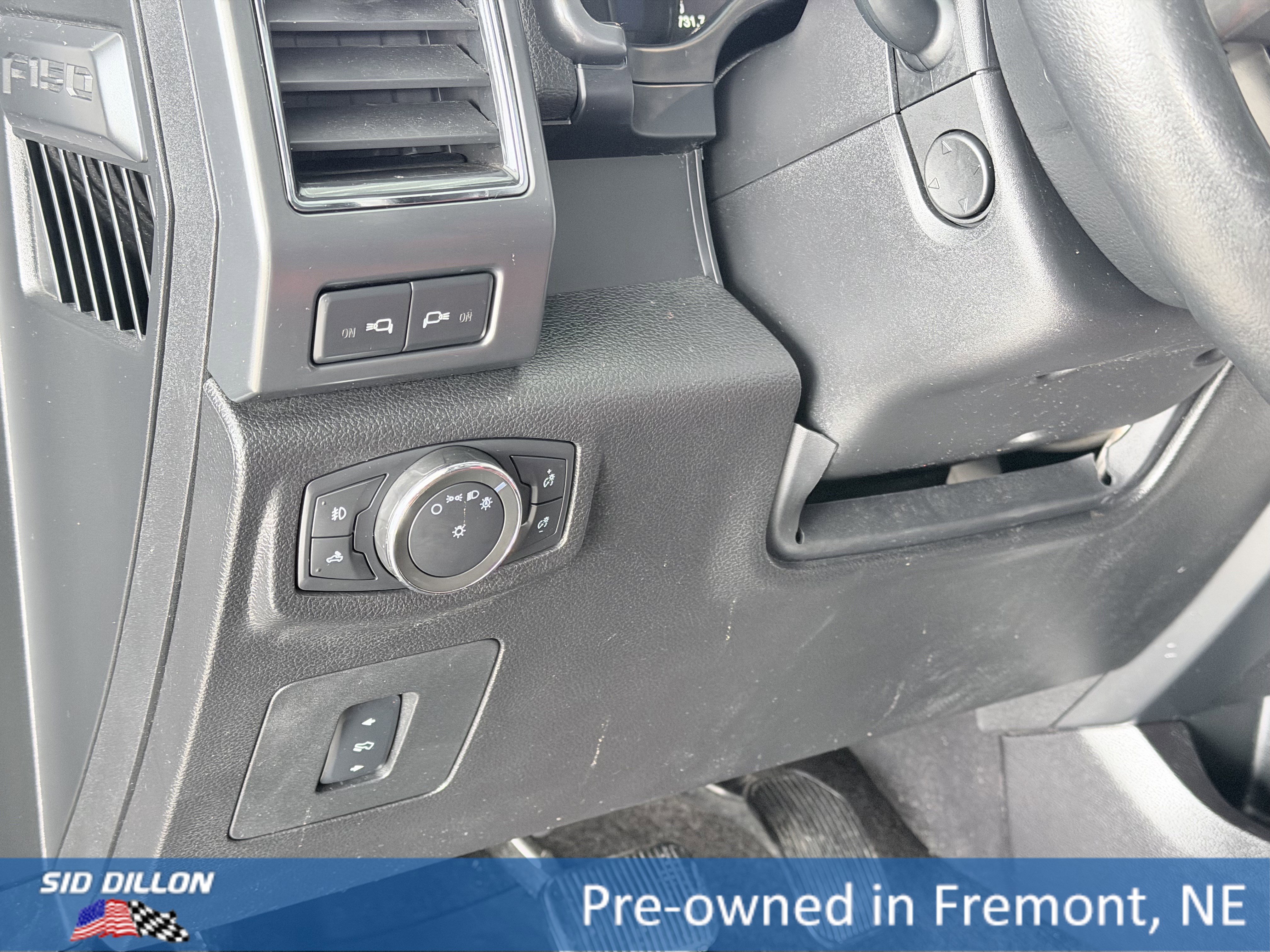 Used 2017 Ford F150 Lariat w/ Equipment Group 502A Luxury AWD/4WD image 13
