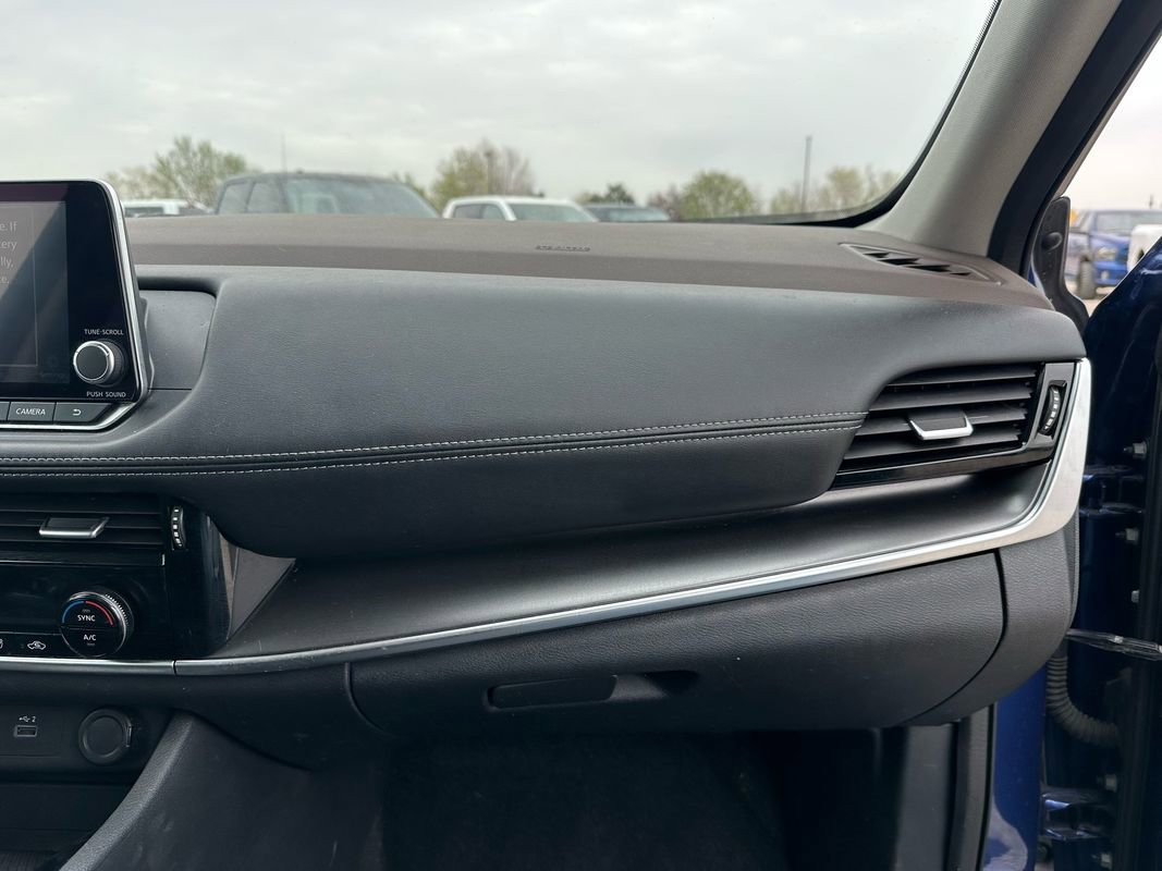 Used 2022 Nissan Rogue SV image 21