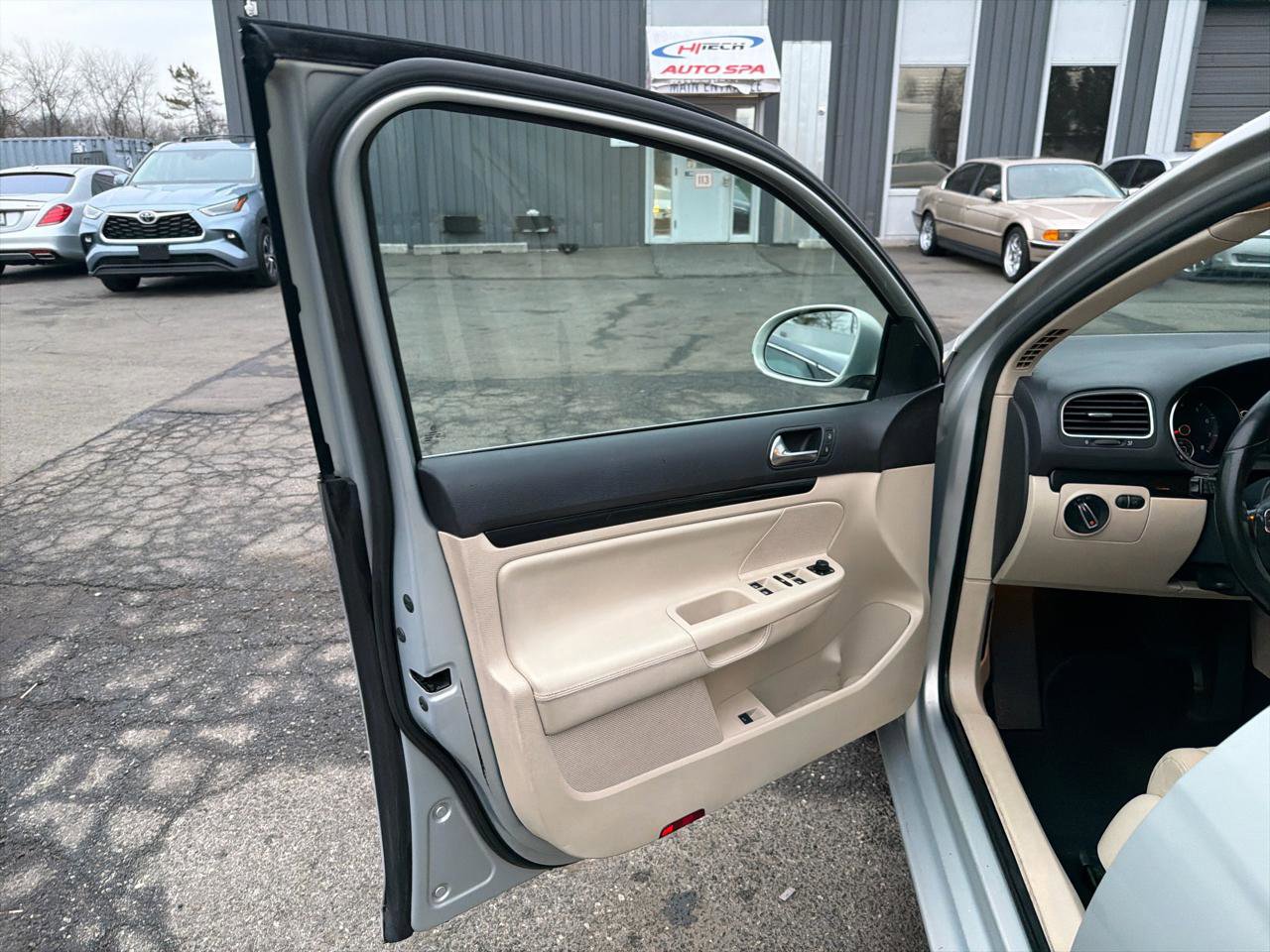 Used 2011 Volkswagen Jetta SE image 16