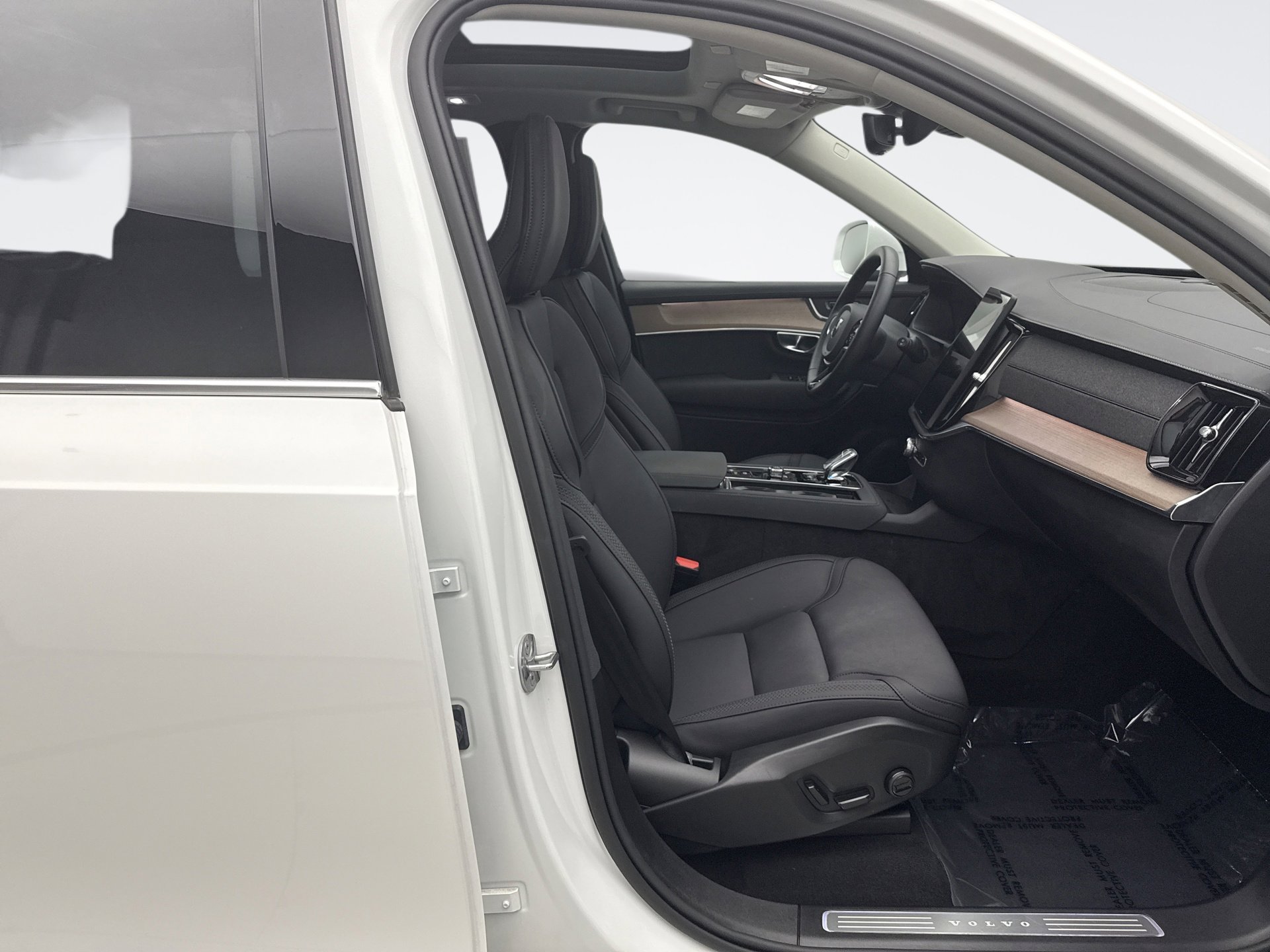 Used 2025 Volvo XC90 B6 Plus image 18