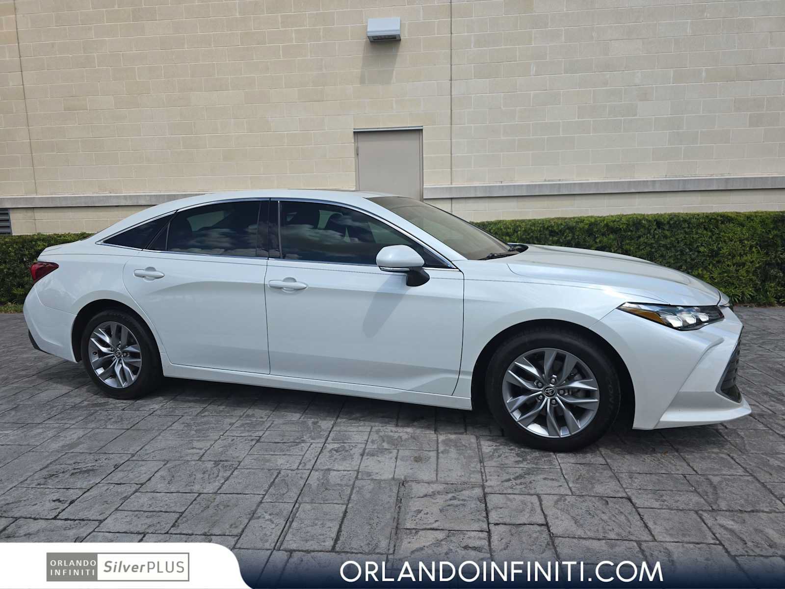 Used 2022 Toyota Avalon XLE w/ Moonroof Package FWD video 1