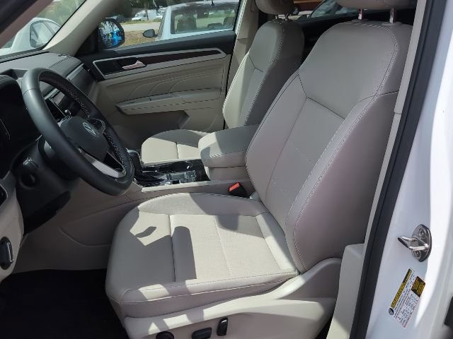 Certified 2022 Volkswagen Atlas SE w/ Black Wheel Package FWD image 9