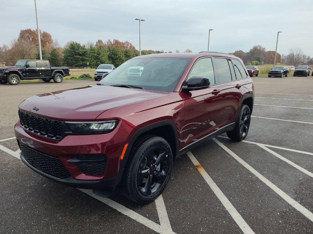 New 2025 Jeep Grand Cherokee Altitude AWD/4WD image 10