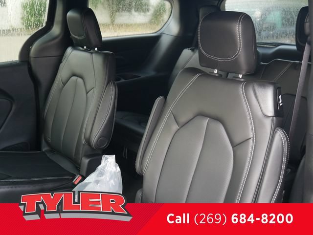 New 2027 Chrysler Pacifica Select FWD image 42