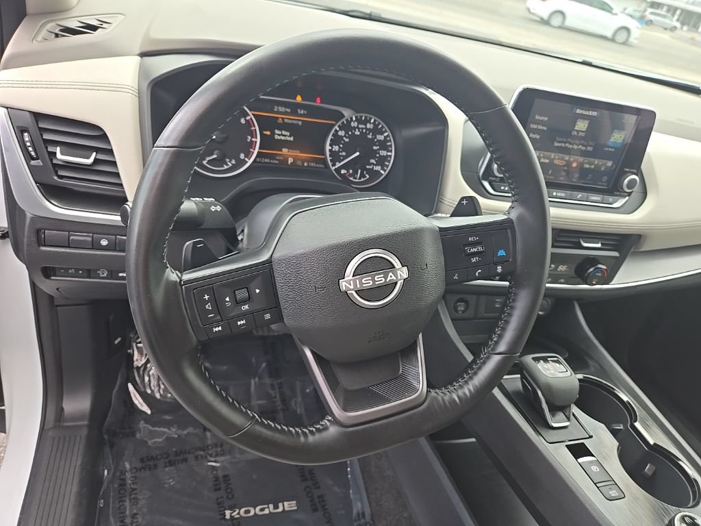Used 2025 Nissan Rogue SV AWD/4WD image 13