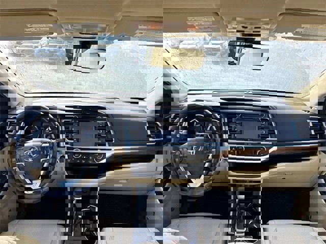 Used 2019 Toyota Highlander Limited image 18