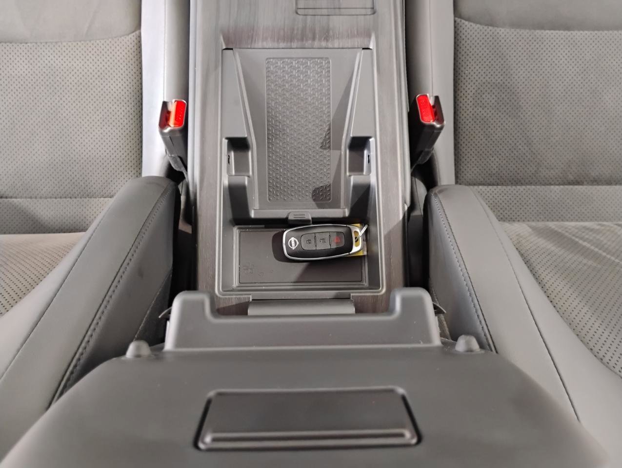 Used 2024 Nissan Ariya AWD image 27