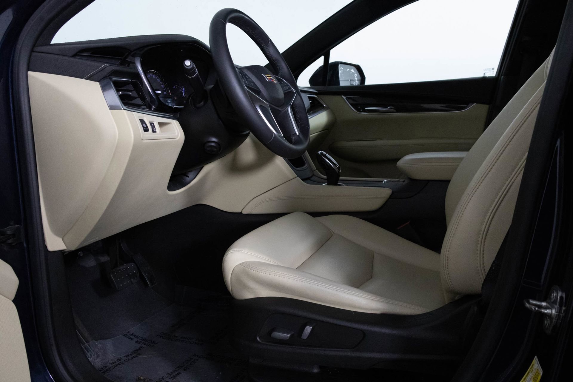 Used 2017 Cadillac XT5 FWD image 17