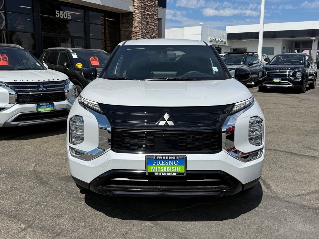 New 2026 Mitsubishi Outlander LE FWD image 3